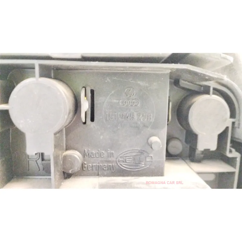 FANALE POST. DX. VOLKSWAGEN GOLF (1H) (11/91-12/98) 1.4 (40KW) BER. 3P/B/1391CC