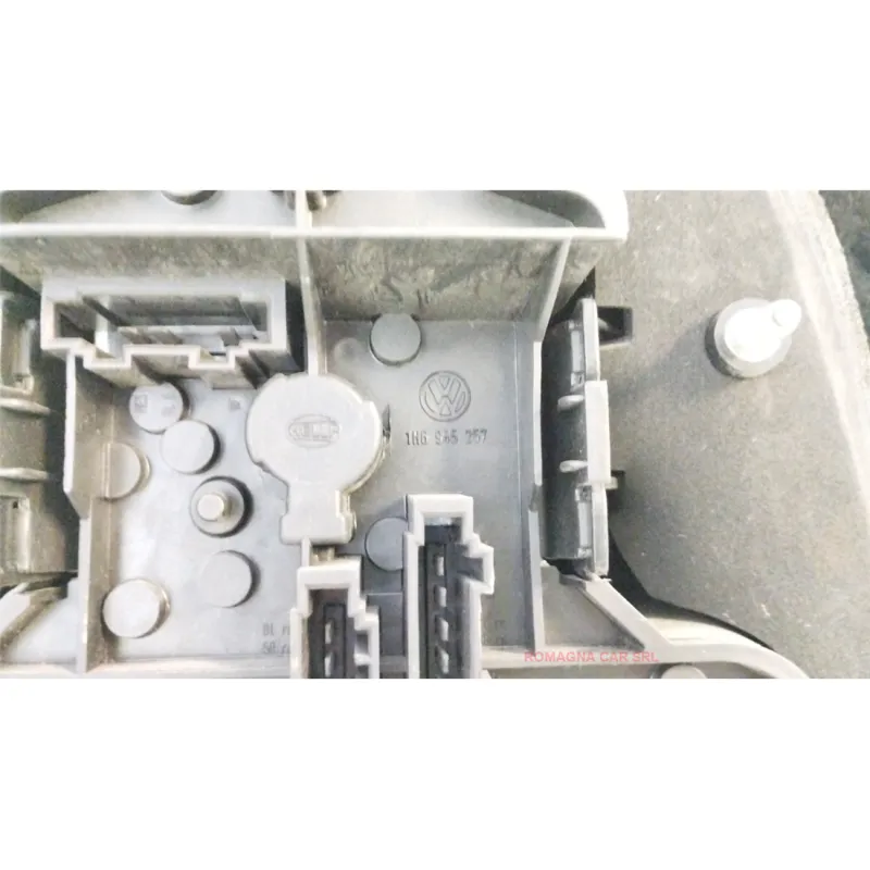 FANALE POST. DX. VOLKSWAGEN GOLF (1H) (11/91-12/98) 1.4 (40KW) BER. 3P/B/1391CC