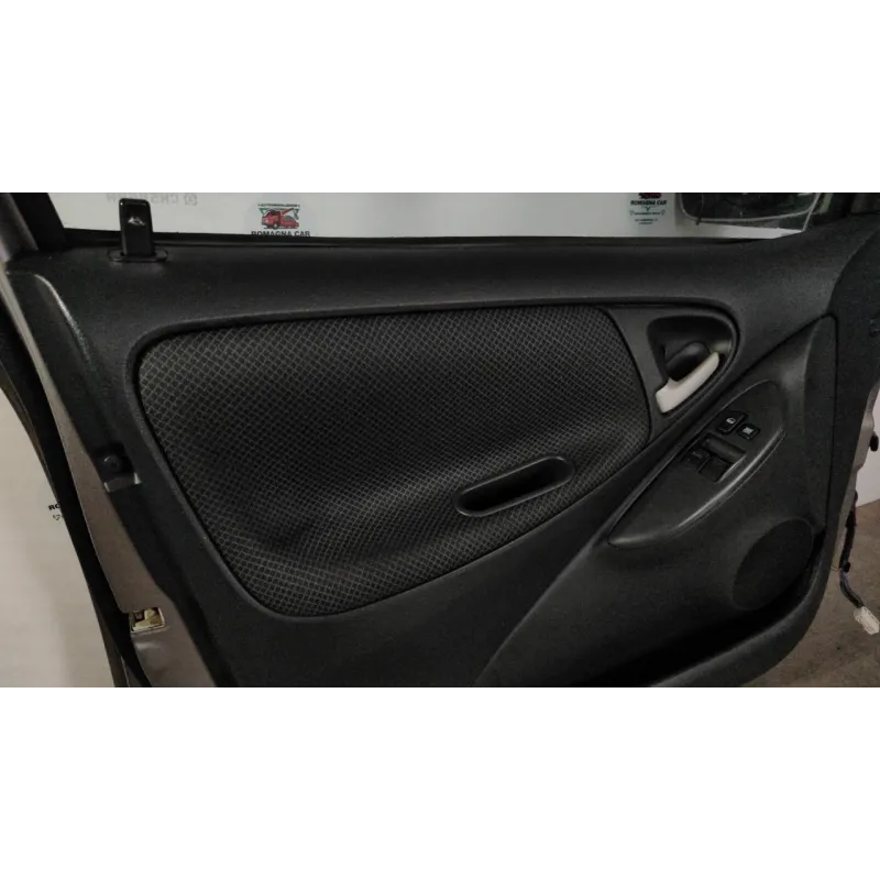 PORTA ANT. SX. TOYOTA YARIS (03/99-11/05)     (JPP) 1.4 D-4D (JPP) BER. 5P/D/1364CC