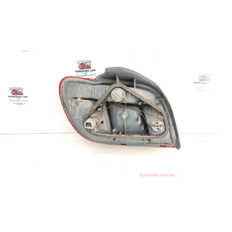 FANALE POST. 08/99-12/02 DX. TOYOTA YARIS (03/99-11/05)     (JPP) 1.0 16V (JPP) BER. 3P/B/998CC