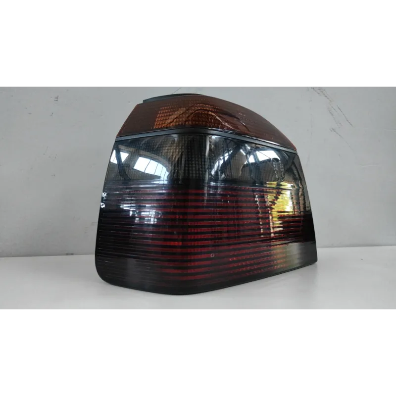FANALE POST. SX. VOLKSWAGEN GOLF (1H) (11/91-12/98) 1.4 (40KW) BER. 5P/B/1391CC