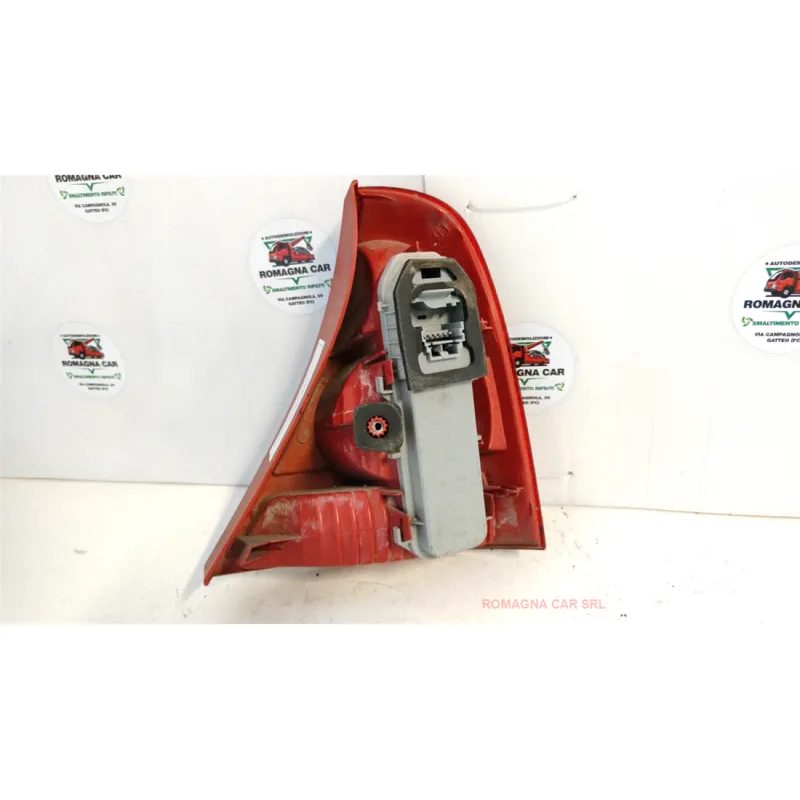 FANALE POST. SX. RENAULT CLIO 2A SERIE (05/01-11/10) 1.2 16V BER. 3P/B/1149CC