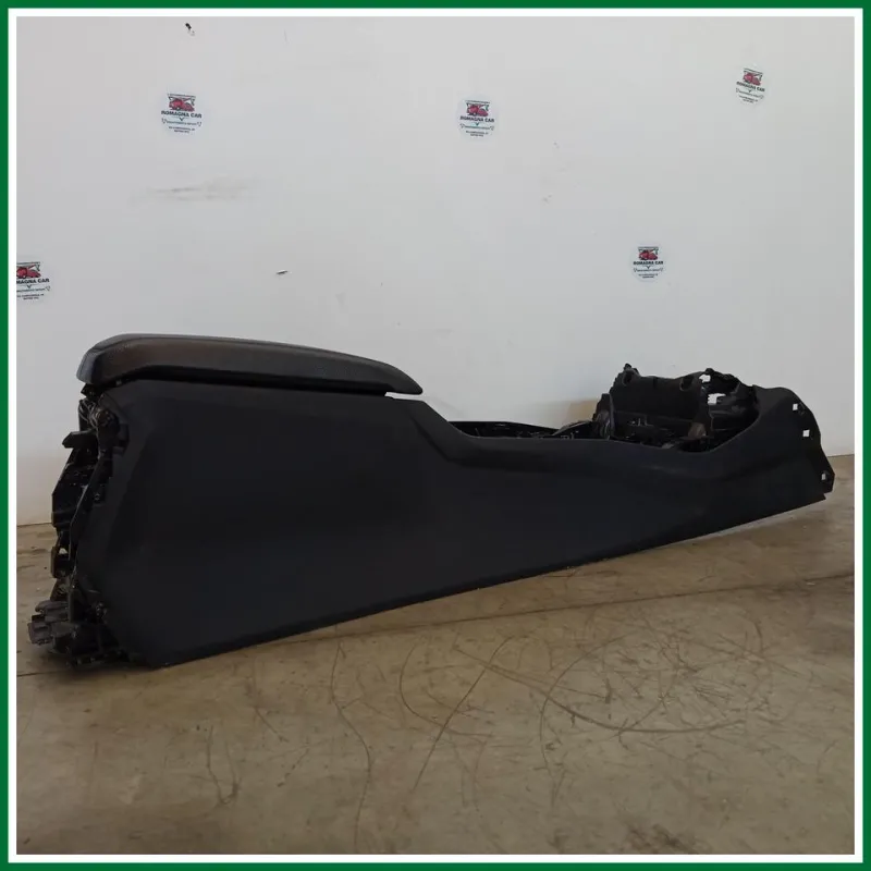 CONSOLLE CENTRALE CON BRACCIOLO BMW SERIE 218 I (2022) PACCHETTO M ALCUNI SEGNI VEDI FOTO PROVENIENTE DA VEICOLO ALLUVIONATO
