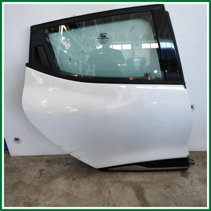 PORTA POSTERIORE DESTRA RENAULT CLIO 4 ANNO 2013 COLORAZIONE BIANCO (GRAFFI VEDERE FOTO)