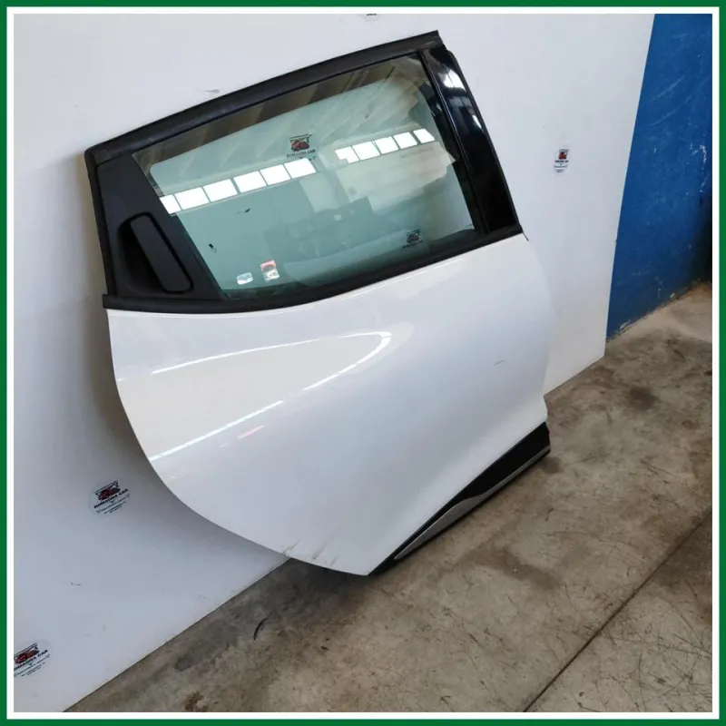 PORTA POSTERIORE DESTRA RENAULT CLIO 4 ANNO 2013 COLORAZIONE BIANCO (GRAFFI VEDERE FOTO)