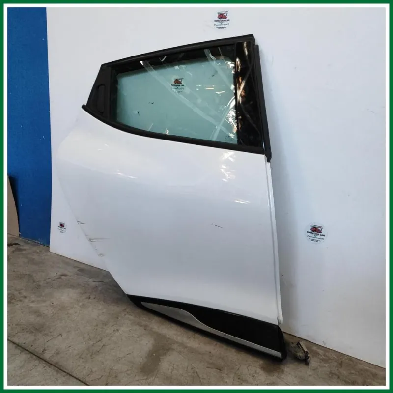 PORTA POSTERIORE DESTRA RENAULT CLIO 4 ANNO 2013 COLORAZIONE BIANCO (GRAFFI VEDERE FOTO)