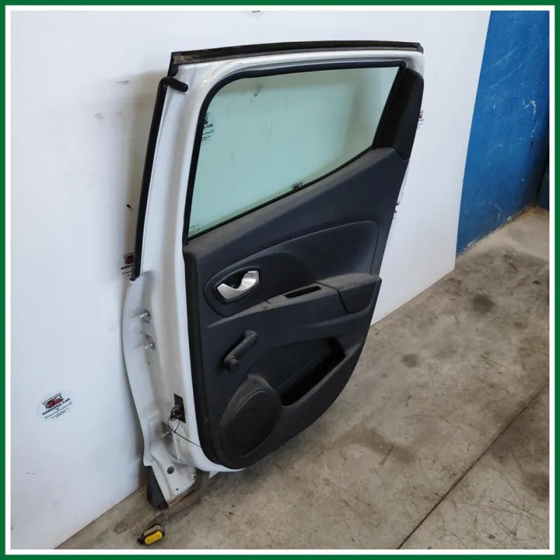 PORTA POSTERIORE DESTRA RENAULT CLIO 4 ANNO 2013 COLORAZIONE BIANCO (GRAFFI VEDERE FOTO)