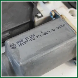 MOTORINO ALZACRISTALLI CON CENTRALINA INTEGRATA LATO DX (PASSEGGERO) VOLKSWAGEN NEW BEETLE ANNO 2001