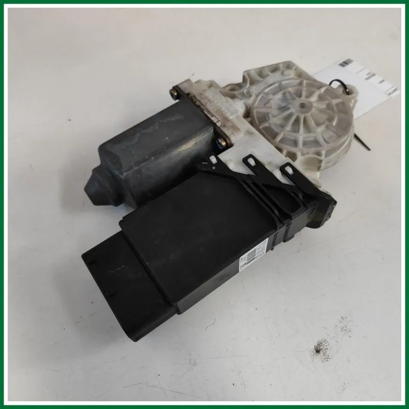 MOTORINO ALZACRISTALLI CON CENTRALINA INTEGRATA LATO DX (PASSEGGERO) VOLKSWAGEN NEW BEETLE ANNO 2001