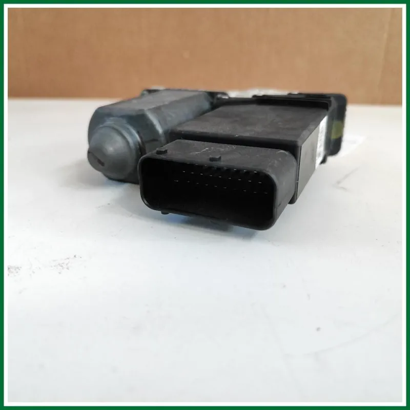 MOTORINO ALZACRISTALLI CON CENTRALINA INTEGRATA LATO DX (PASSEGGERO) VOLKSWAGEN NEW BEETLE ANNO 2001