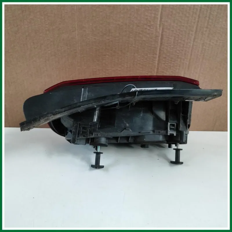 FANALE POSTERIORE DX DACIA DUSTER 2013 ATTACCHI INTEGRI CON PORTALAMPADA