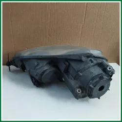 FANALE ANTERIORE DESTRO GOLF 5 ANNO 2004 VER 1.9 DIESEL 77KW (ALCUNI ATTACCHI ROTTI VEDERE FOTO)