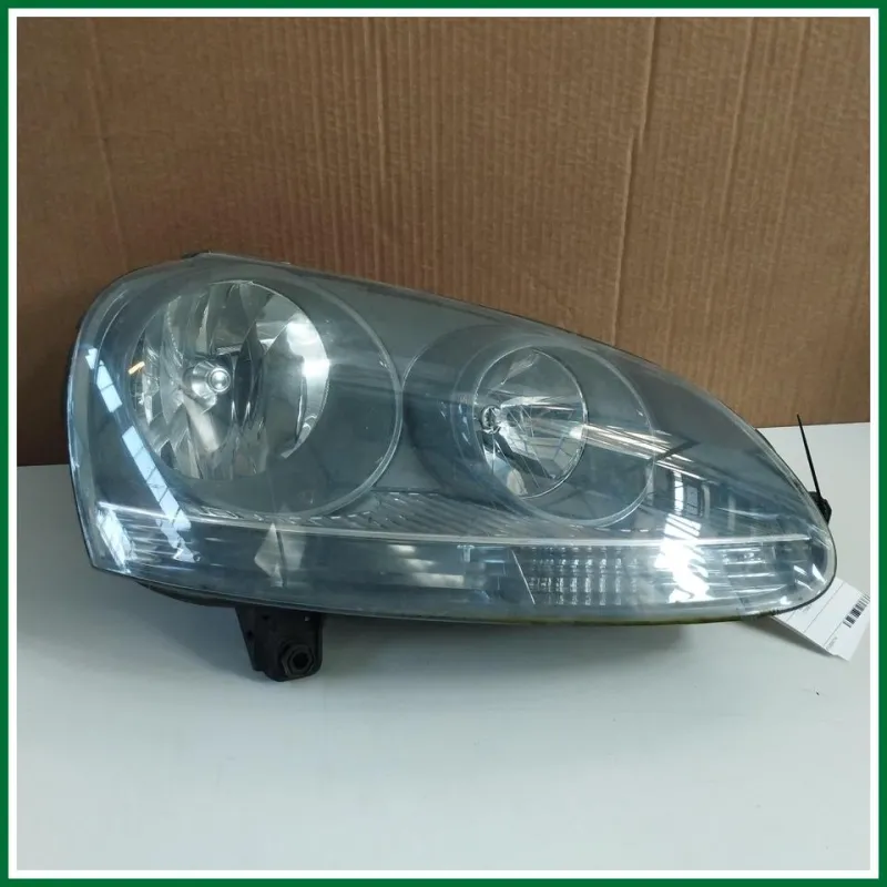 FANALE ANTERIORE DESTRO GOLF 5 ANNO 2004 VER 1.9 DIESEL 77KW (ALCUNI ATTACCHI ROTTI VEDERE FOTO)