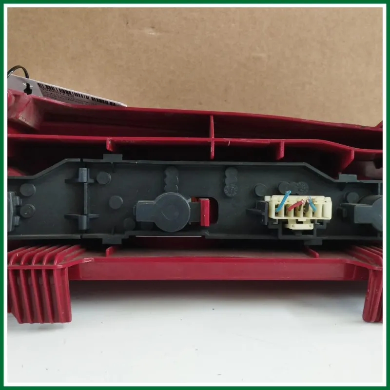 FANALE POSTERIORE DX FIAT SEICENTO ANNO (2002) C/PORTALAMPADA ATTACCHI INTEGRI ALCUNI LIEVI SEGNI