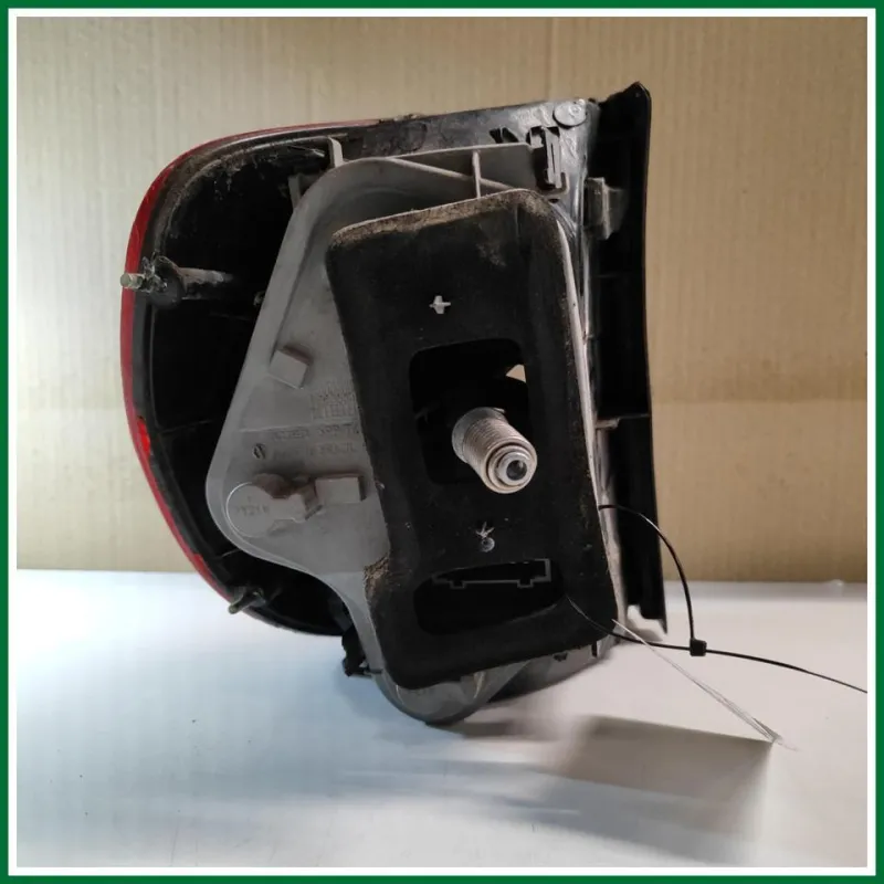 FANALE POST. SX VOLKSWAGEN FOX ANNO 2010 ALCUNI LIEVI SEGNI VEDI FOTO