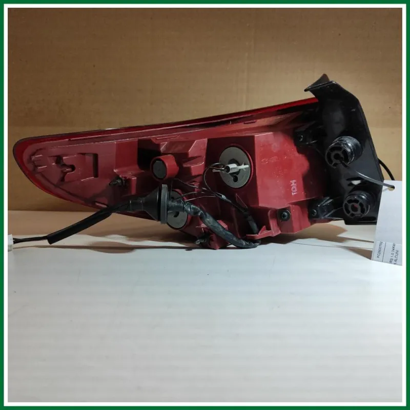FANALE POST EST.DX. KIA STONIC 2024 VERS 1.0 74KW COD MOT. G3LF HYBRID C/PORTALAMPADA ALCUNI LIEVI SEGNI