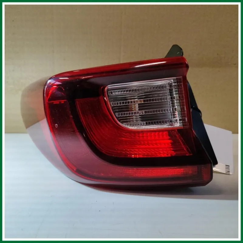 FANALE POST. EST.SX KIA STONIC 2024 VERS 1.0 74KW COD MOT G3LF HYBRID COMPRESO PORTALAMPADA ALCUNI LIEVI SEGNI