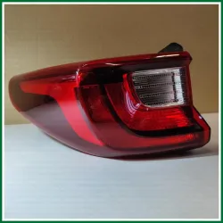 FANALE POST. EST.SX KIA STONIC 2024 VERS 1.0 74KW COD MOT G3LF HYBRID COMPRESO PORTALAMPADA ALCUNI LIEVI SEGNI