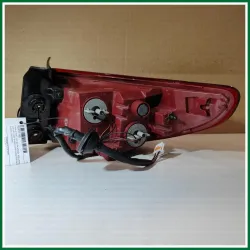 FANALE POST. EST.SX KIA STONIC 2024 VERS 1.0 74KW COD MOT G3LF HYBRID COMPRESO PORTALAMPADA ALCUNI LIEVI SEGNI