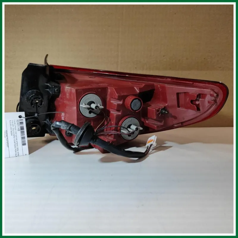 FANALE POST. EST.SX KIA STONIC 2024 VERS 1.0 74KW COD MOT G3LF HYBRID COMPRESO PORTALAMPADA ALCUNI LIEVI SEGNI