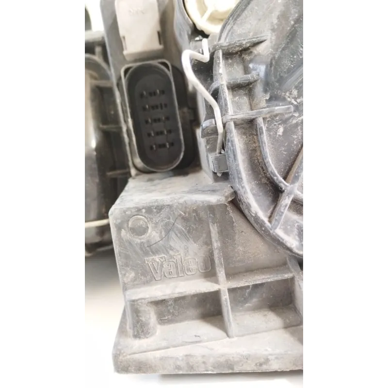 PROIETTORE DX. AUDI A4 (8E) (10/04-02/08) 1.6 BER. 4P/B/1595CC